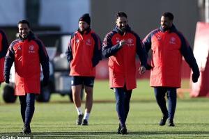 解脱了！邮报：阿莫林下课后有说有笑离开训练场，其他员工都惊了